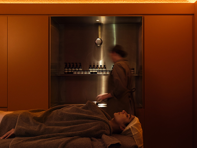 Facial Therapist